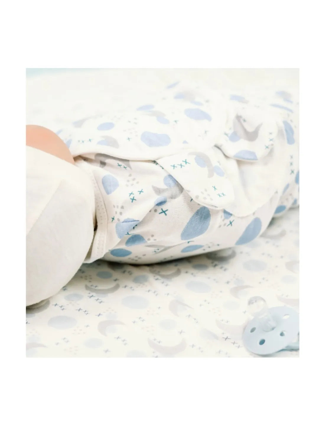 Ava Swaddles Moon