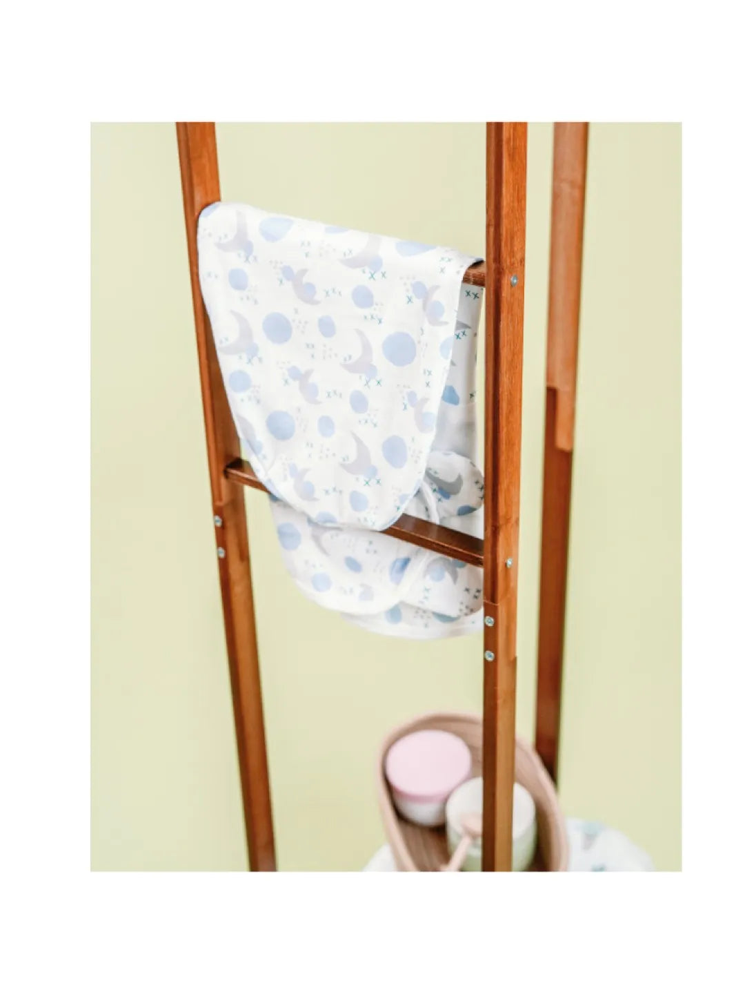 Ava Swaddles Moon